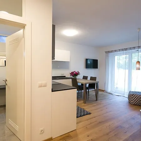 Parksuites Apartment *